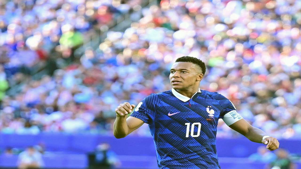 Foto - Penaltı kurtardı! Futbol devi zorlandı ama kazandı