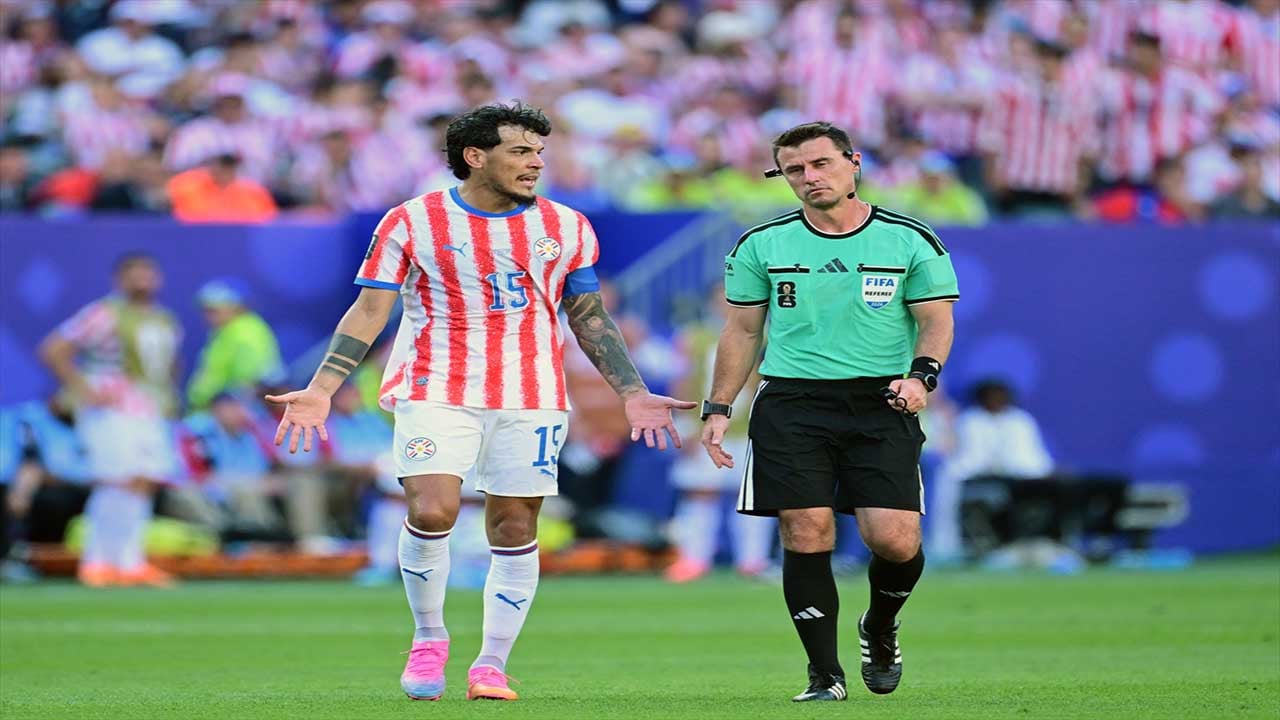 Foto - Penaltı kurtardı! Futbol devi zorlandı ama kazandı