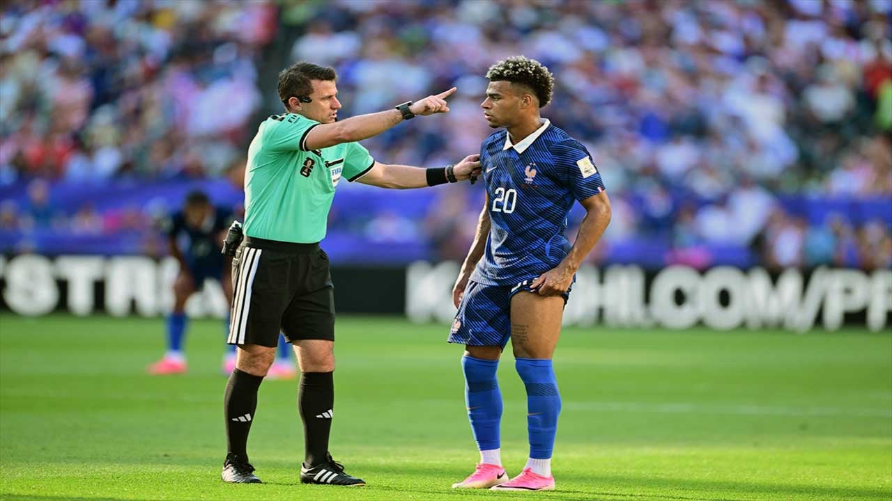 Foto - Penaltı kurtardı! Futbol devi zorlandı ama kazandı