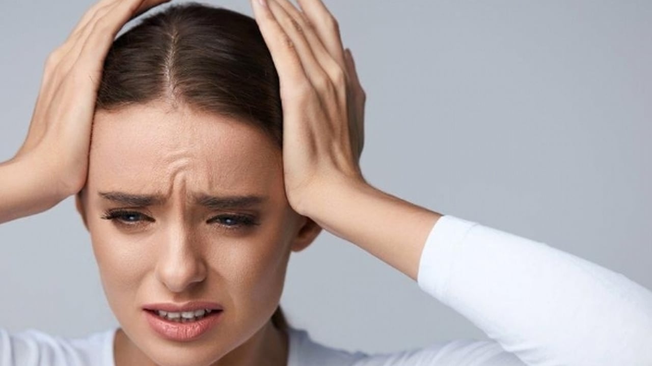 Peş peşe şiddetli baş ağrısı - Görme kaybı beyin tümörünün erken işareti olabilir, dikkat edin 