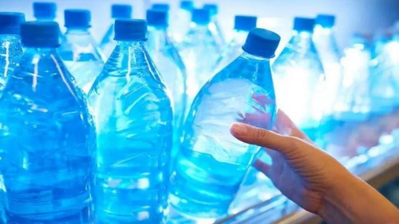 Foto - Pet şişeden su içen herkesi ilgilendiriyor! Bilim insanları uyardı