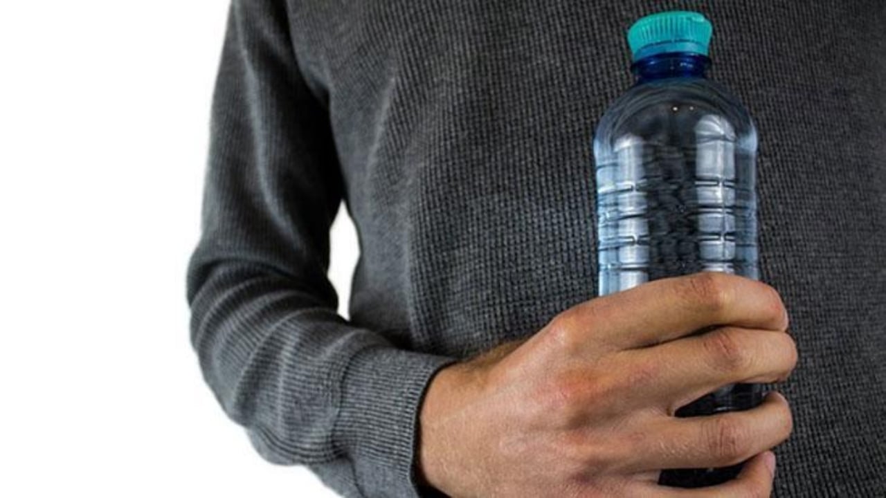 Pet şişeden su içen herkesi ilgilendiriyor! Bilim insanları uyardı