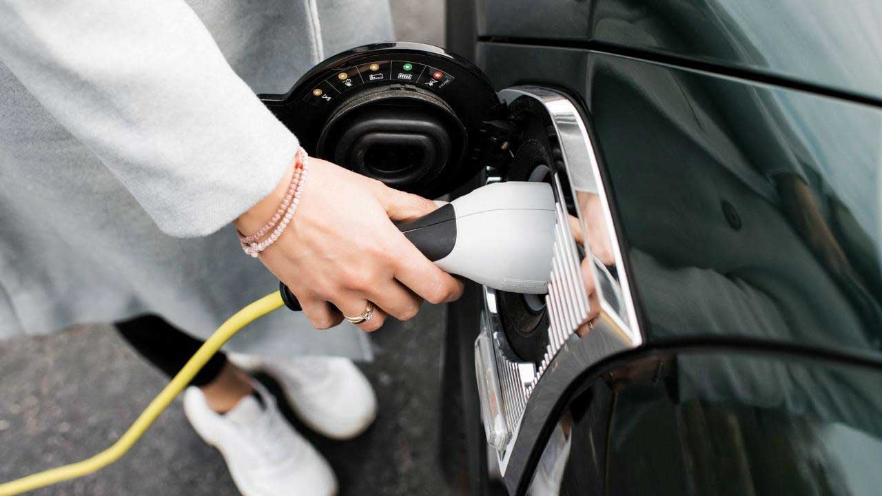 Foto - Petrol devi elektrikli otomobil üretti! 10 dakikada şarj oluyor