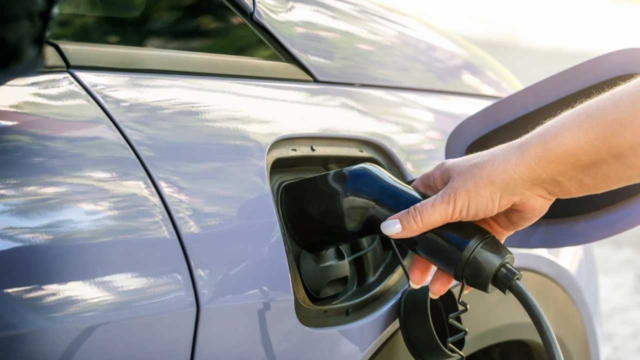 Foto - Petrol devi elektrikli otomobil üretti! 10 dakikada şarj oluyor
