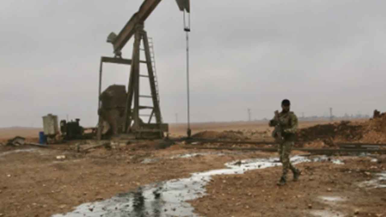 Foto - Petrol fışkıran son tesisti: Geri alındı