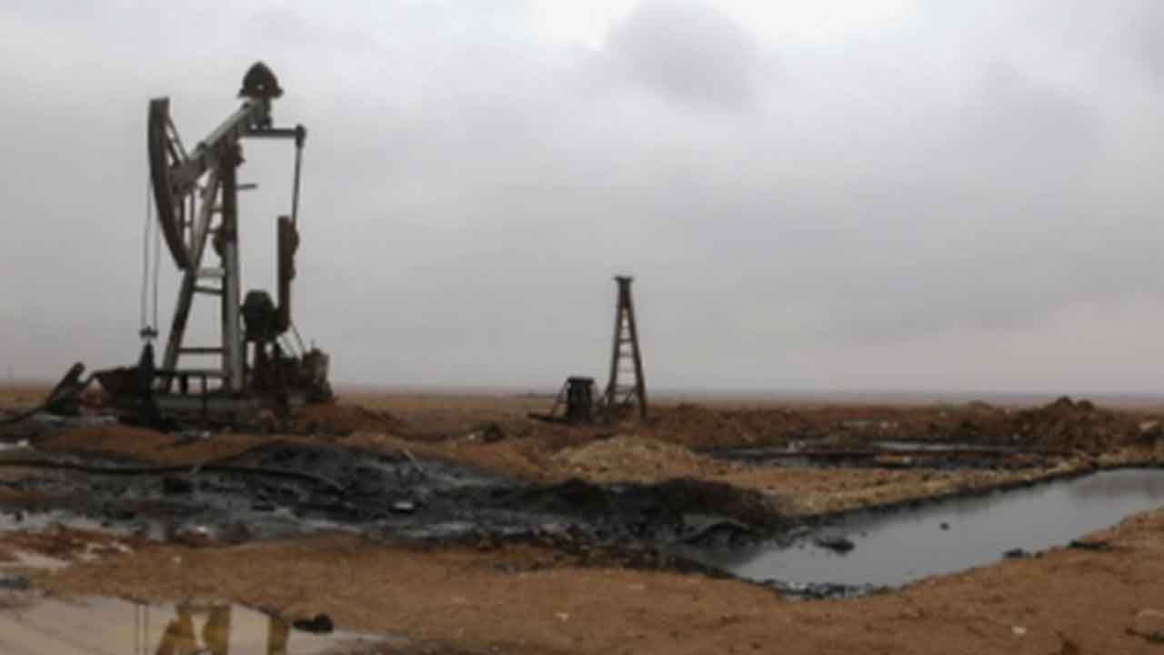 Foto - Petrol fışkıran son tesisti: Geri alındı