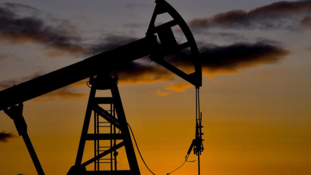 Petrol fiyatları düşüşe geçti: İran ile müzakere piyasaları rahatlattı! Kritik eşik 67 dolar