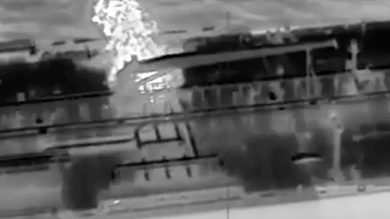 Foto - Petrol tankeri vuruldu!