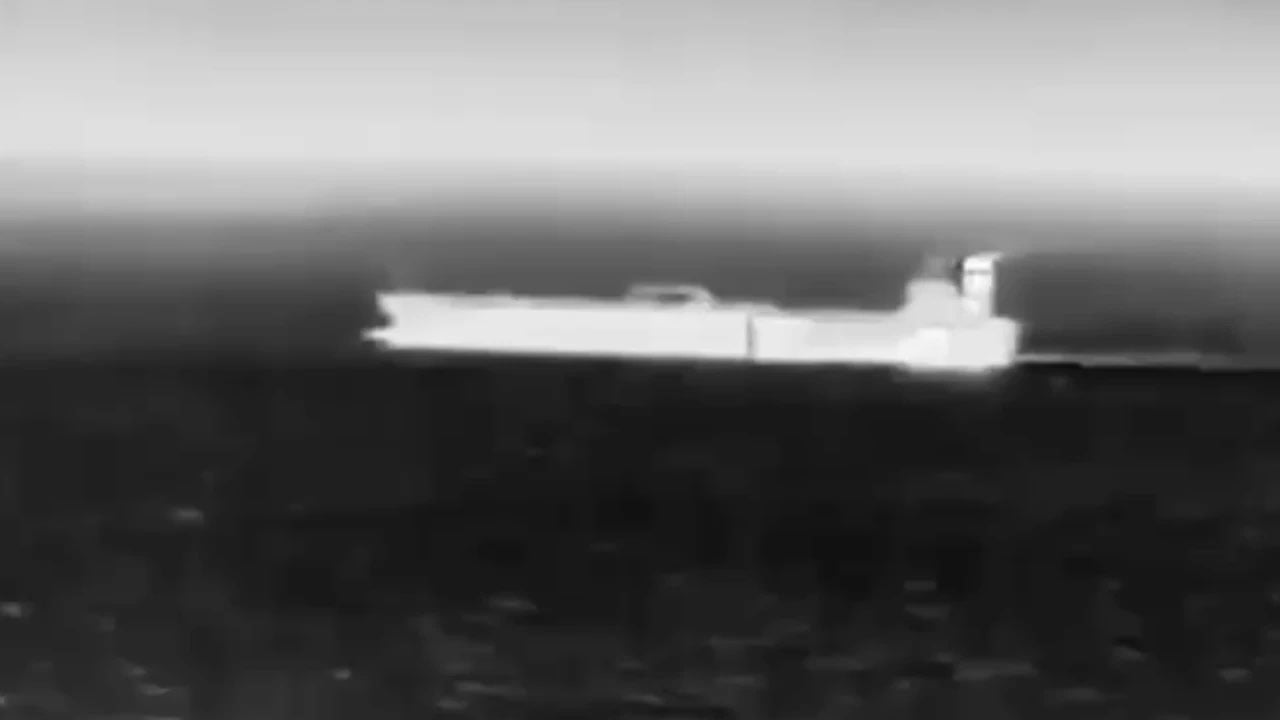 Foto - Petrol tankeri vuruldu!