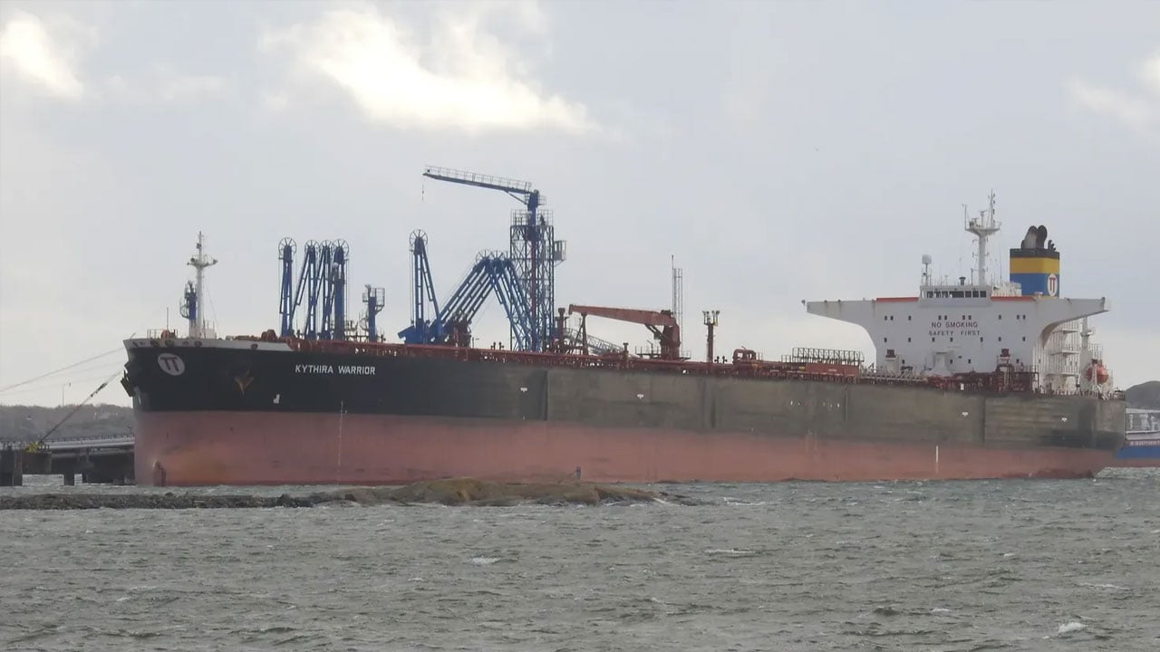 Foto - Petrol tankeri vuruldu!