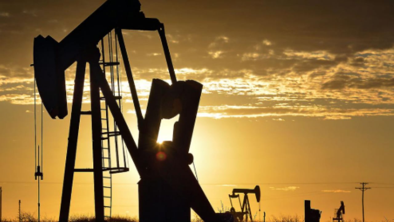 Foto - Petrolde tansiyon düştü! Brent petrol 80 doların altına indi