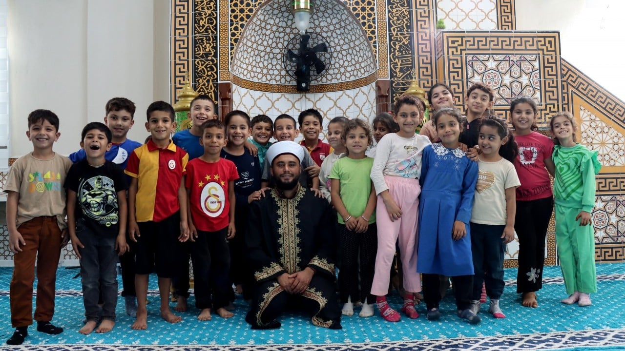 Foto - Peygamberin izinden giden imam, pek kimsenin uğramadığı camiyi bayram yerine çevirdi: Sadece çocuk cemaat sayısı 100’ü geçti