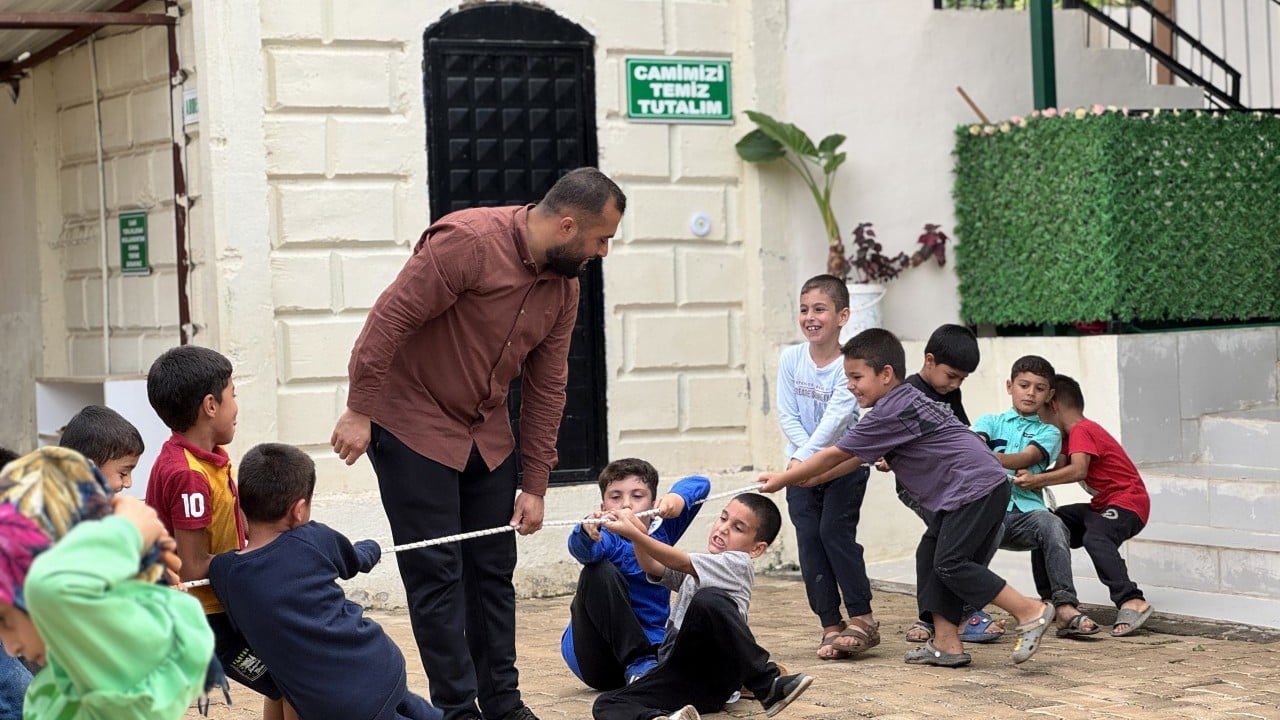 Foto - Peygamberin izinden giden imam, pek kimsenin uğramadığı camiyi bayram yerine çevirdi: Sadece çocuk cemaat sayısı 100’ü geçti