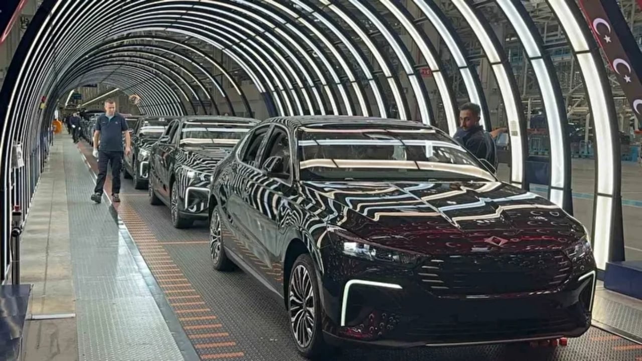 Foto - Peynir ekmek gibi kapışıldı! İşte Türkiye’de en çok satan 10 otomobil