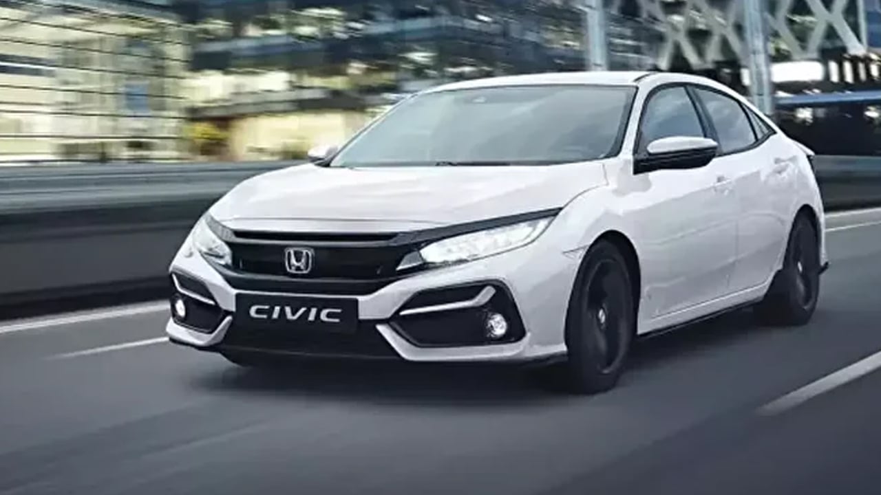 Foto - Peynir ekmek gibi satan model Türklere satılmayacak