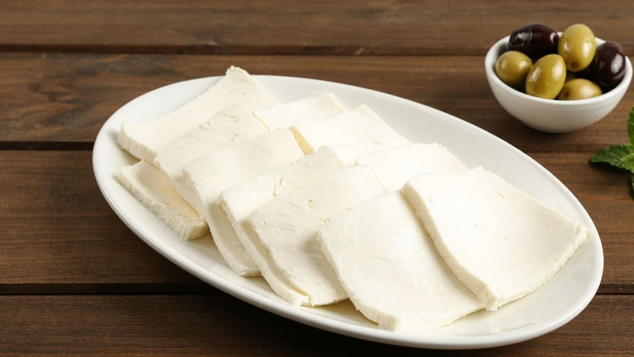 Foto - Peynir ekmek ile yapılan 3 peynirli ekmek tarifi: Hafta sonu kahvaltılarını şölen havasına çeviriyor!