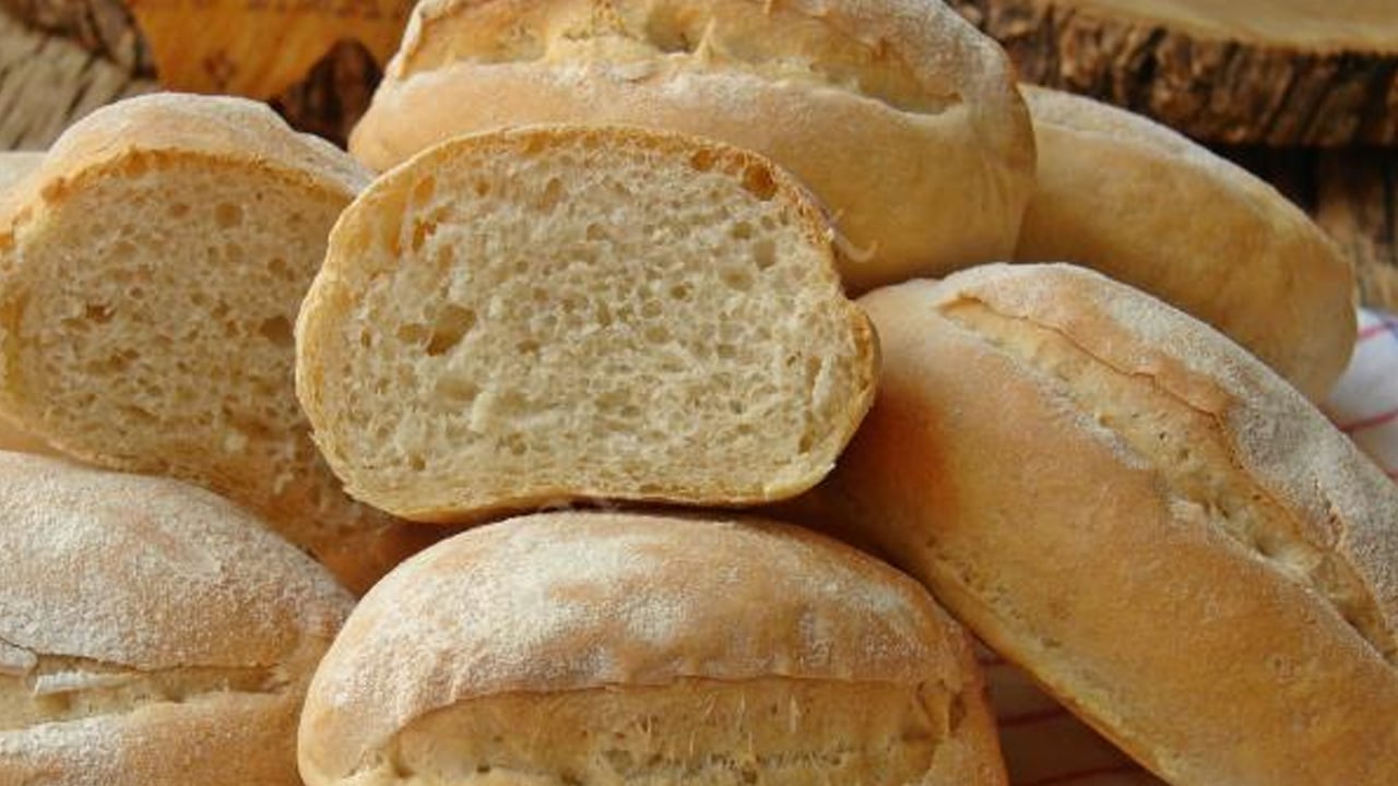 Foto - Peynir ekmek ile yapılan 3 peynirli ekmek tarifi: Hafta sonu kahvaltılarını şölen havasına çeviriyor!