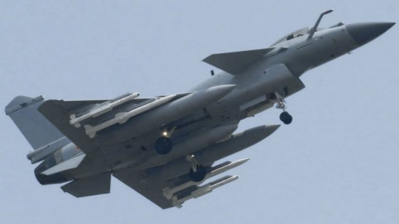 Foto - Pilotlar gizli eğitim için Çin’e gitti! 25 adet J-10 savaş uçağı koptu geliyor