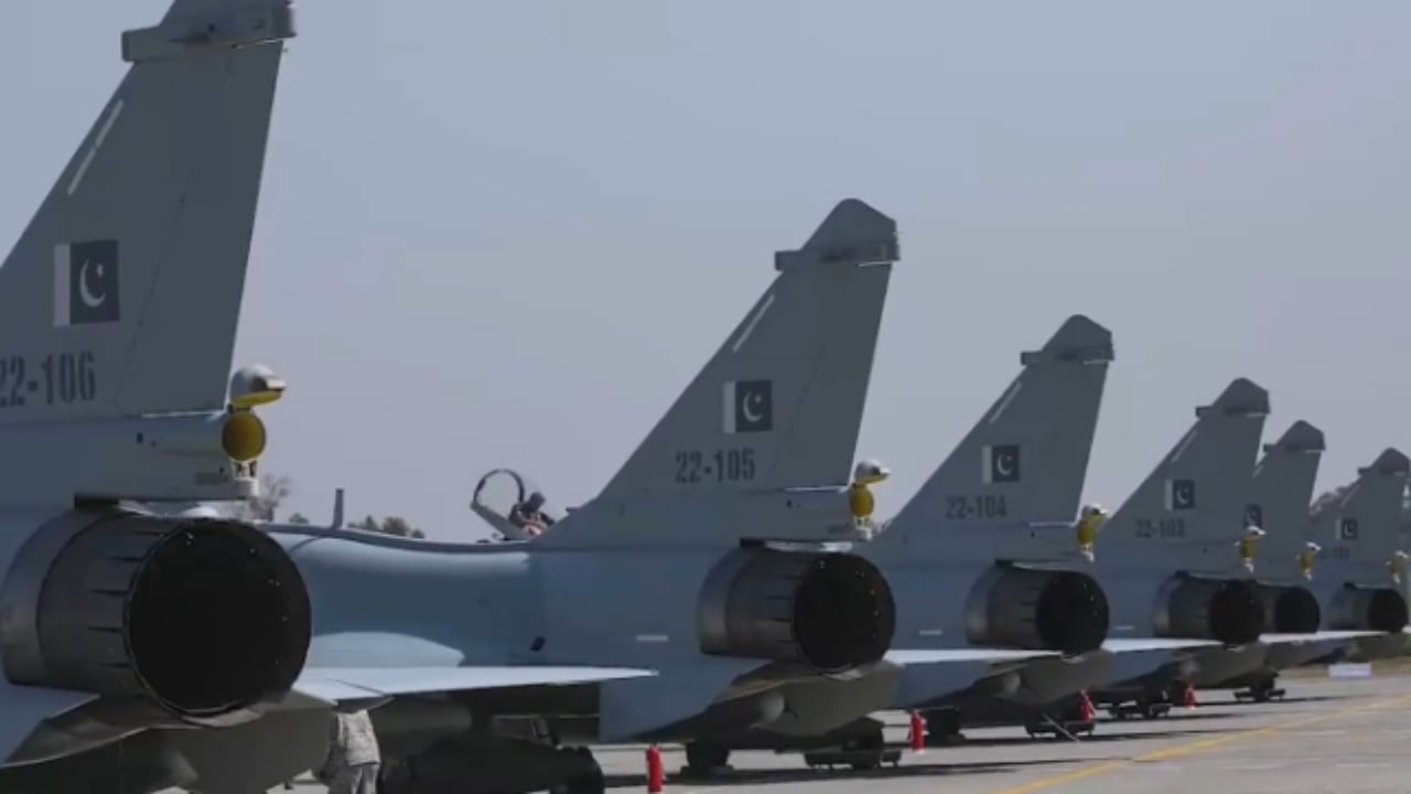 Foto - Pilotlar gizli eğitim için Çin’e gitti! 25 adet J-10 savaş uçağı koptu geliyor