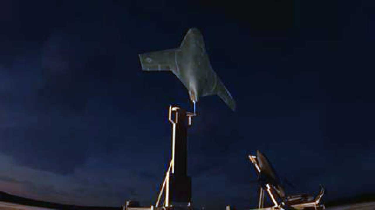 Foto - Pilotsuz ve piste ihtiyaç duymayan savaş uçağı! X-BAT'i tanıttılar