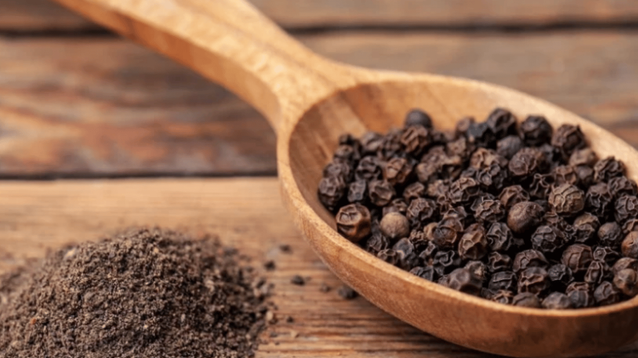 Piperin maddesiyle: Metabolizmayı ateşleyen mucize: Karabiberin hiç bilinmeyen bu etkisine şaşıracaksınız