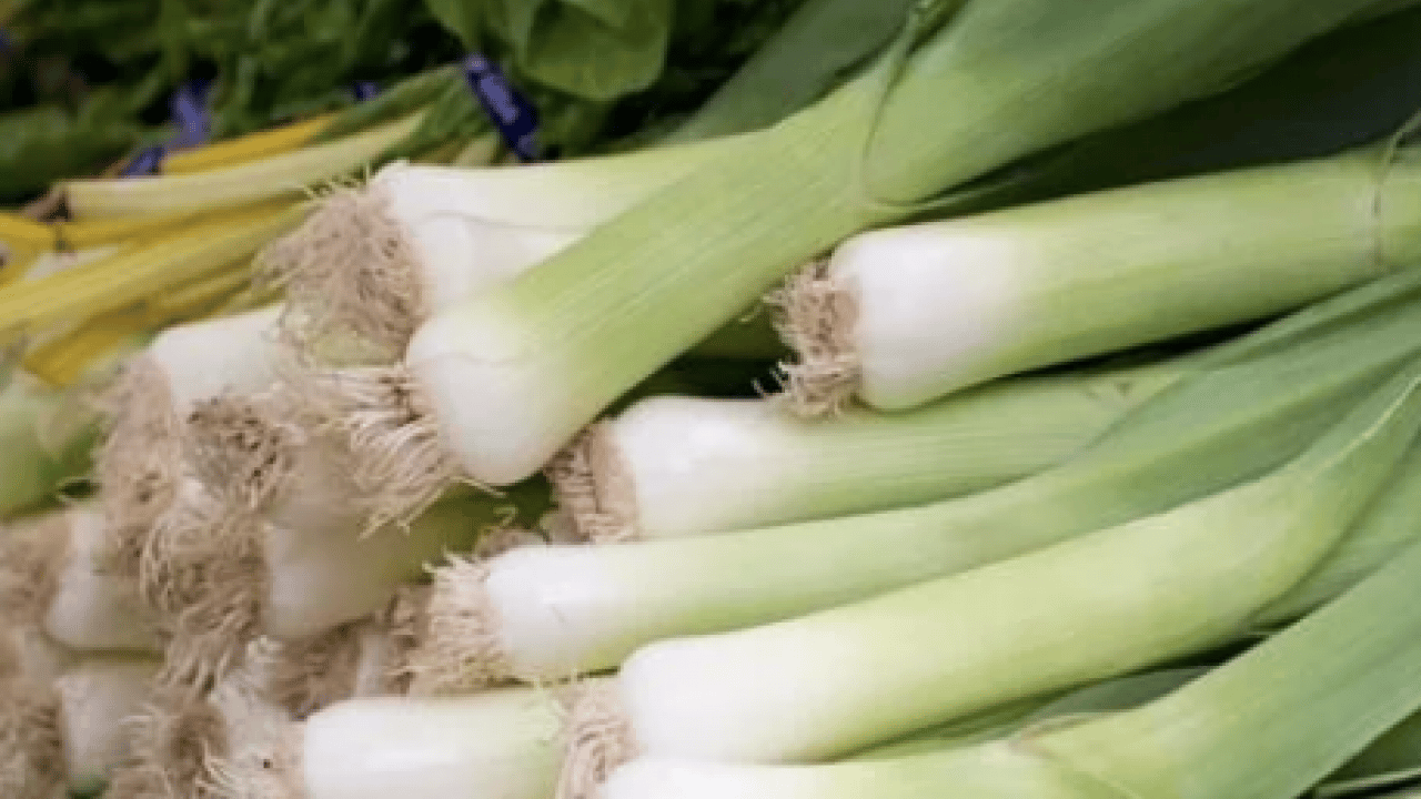 Foto - Pırasa deyip geçmeyin! O organa fayda veriyor... İçine 1 kaşık ekleyince vücudu baştan aşağı yeniliyor