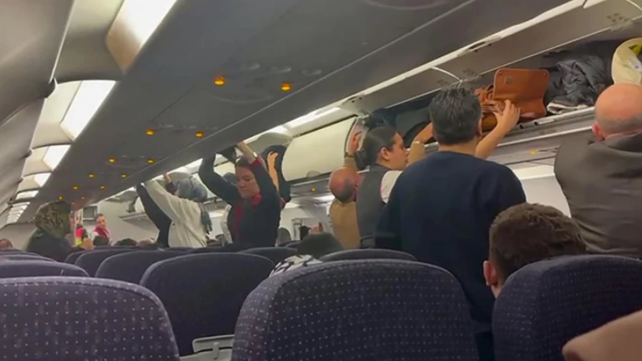 Foto - Pistten döndüren panik: ‘Helallik’ isteyip uçaktan indi