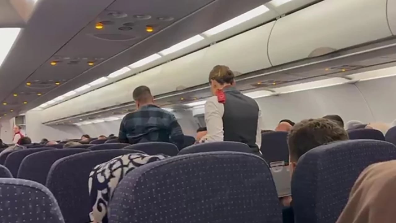 Foto - Pistten döndüren panik: ‘Helallik’ isteyip uçaktan indi