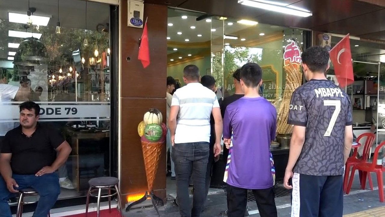 Foto - Piyasaya isyan edip fiyatı 400 liradan 10 liraya indirdi: "Altın suyu koysalar o kadar etmez"