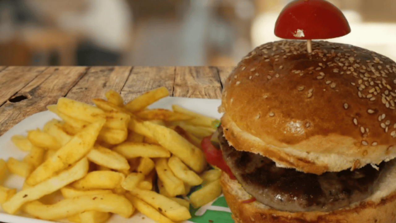 Foto - Plaja giriş parasıyla yaz tatili yapılır! Lahmacun 1600 lira, hamburger 2.241 Lira!