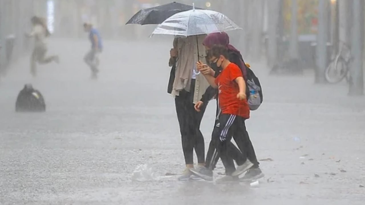Tatil planları yapanlar dikkat: Sıcak, sağanak, fırtına geliyor!