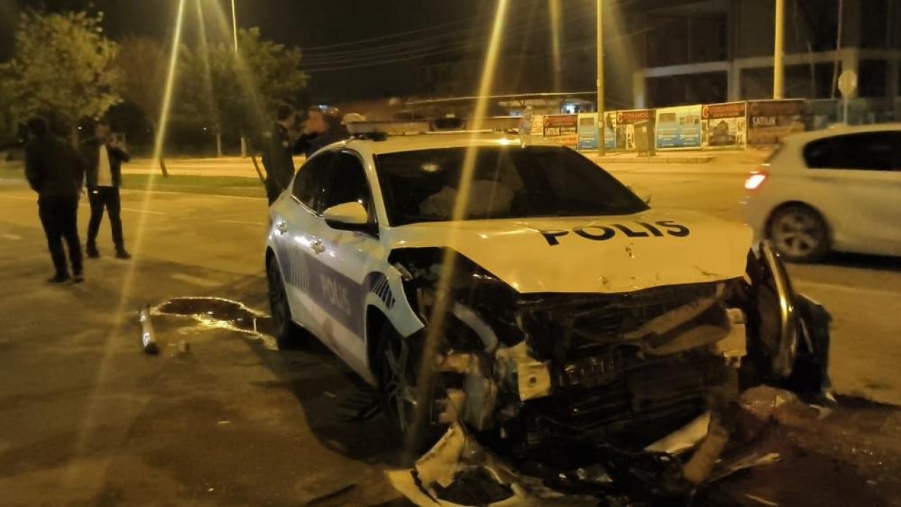 Polis aracına çarpıp pert etti, kaçtı Kabak babasının başına patladı