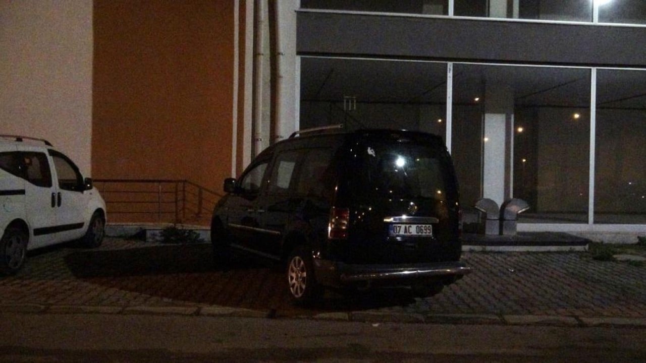 Foto - Polis aracına çarpıp pert etti, kaçtı Kabak babasının başına patladı