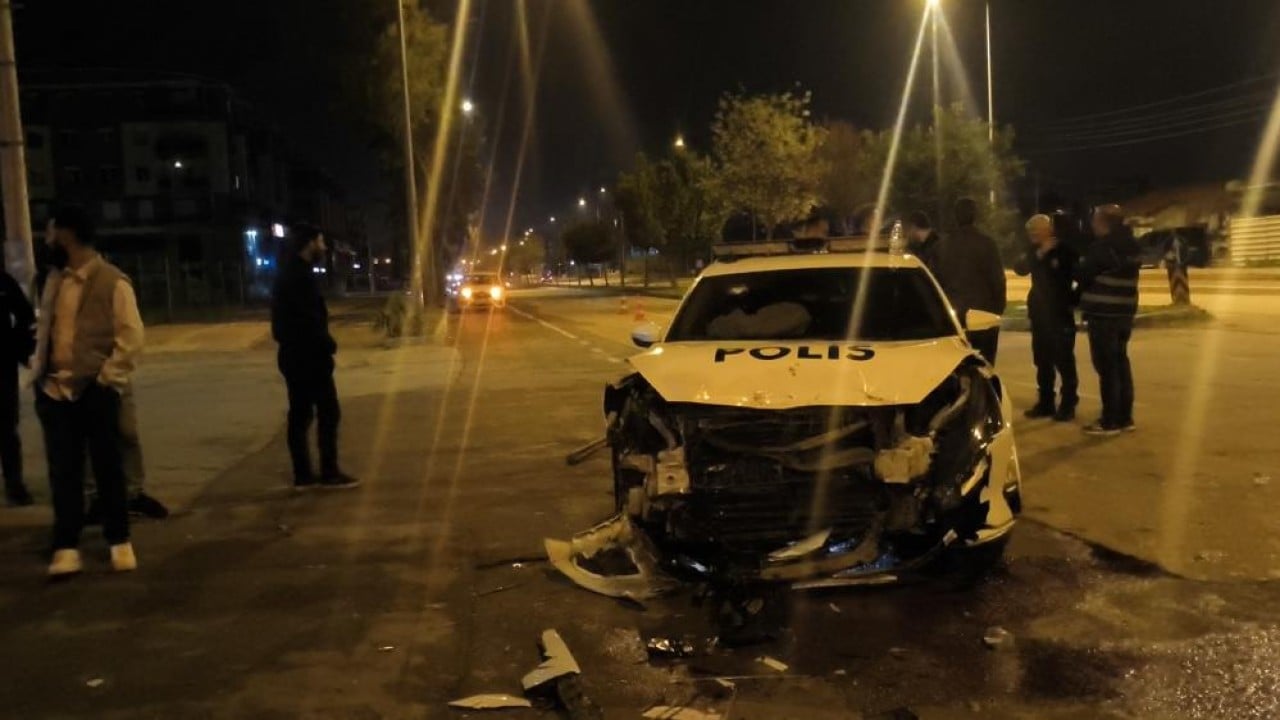 Foto - Polis aracına çarpıp pert etti, kaçtı Kabak babasının başına patladı