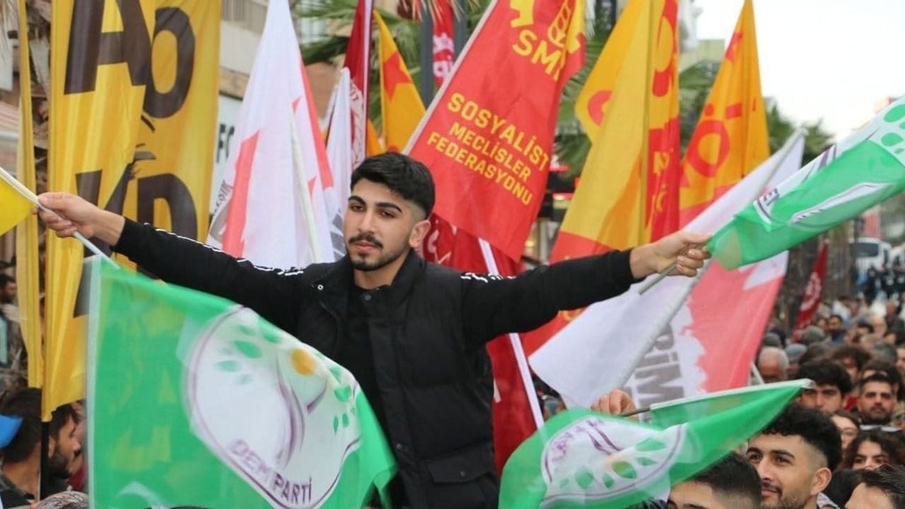 Foto - Polis, atılan slogana müdahale etti, DEM Partili Sezai Temelli çılgına döndü! Ortalık bir anda karıştı