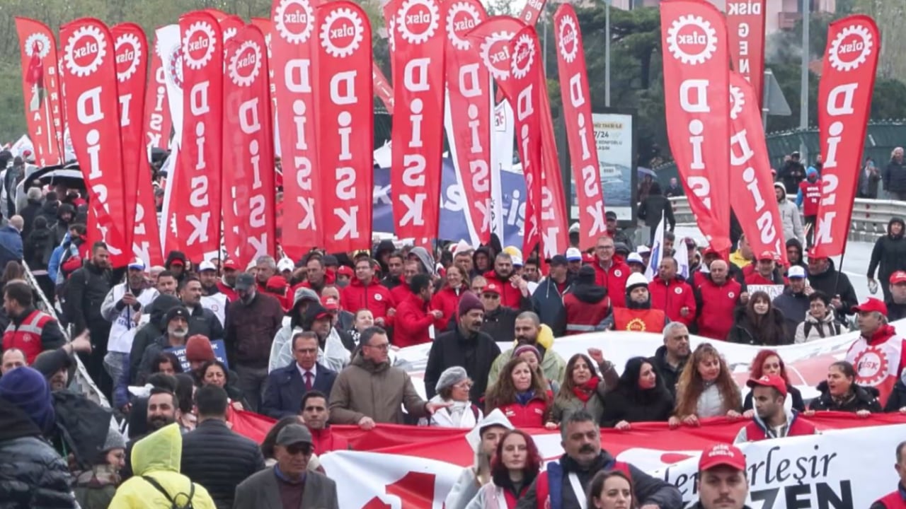Foto - Polis çevrede kuş uçurtmuyor! Kadıköy'de 1 Mayıs kutlamaları