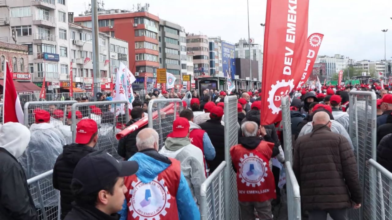 Foto - Polis çevrede kuş uçurtmuyor! Kadıköy'de 1 Mayıs kutlamaları