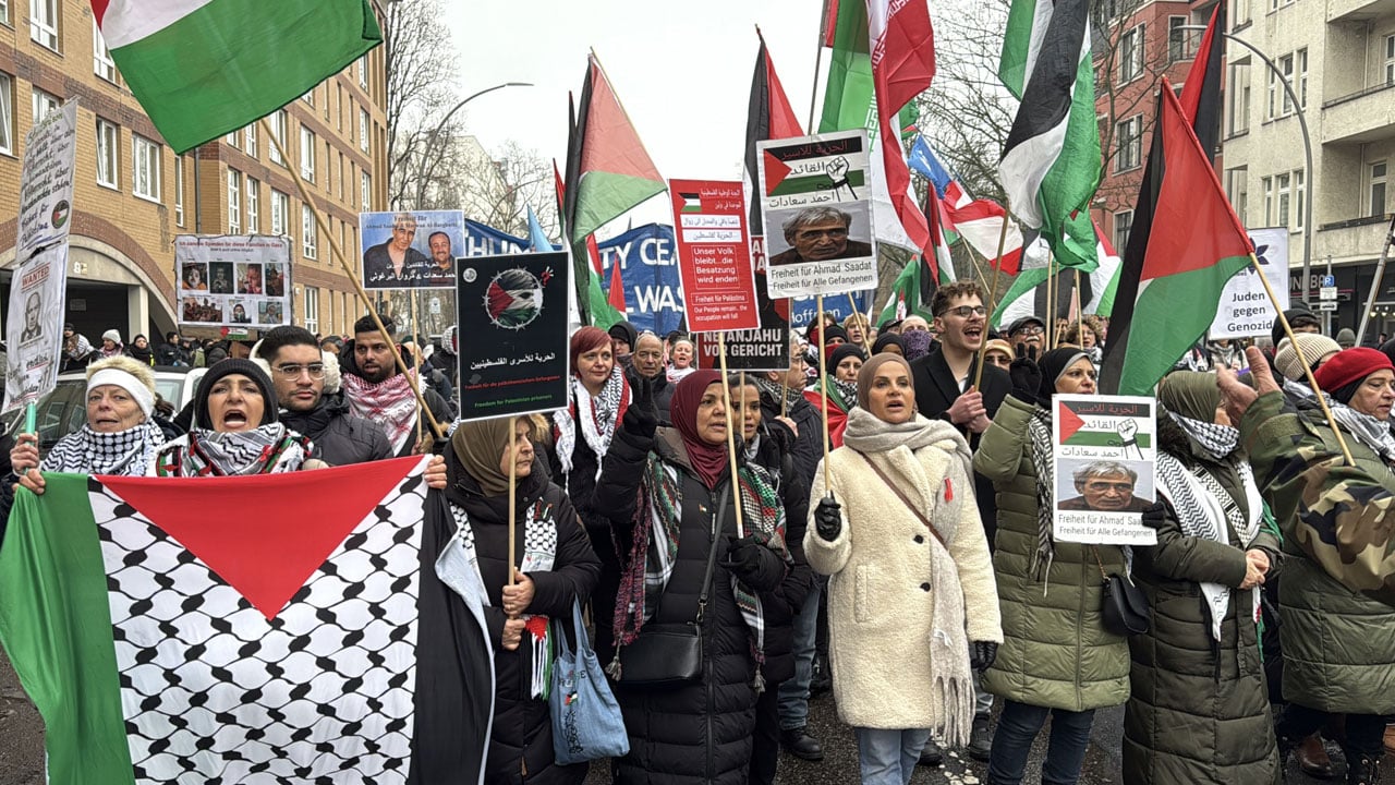Polis müdahale etti! Berlin’de Filistin’e destek yürüyüşü