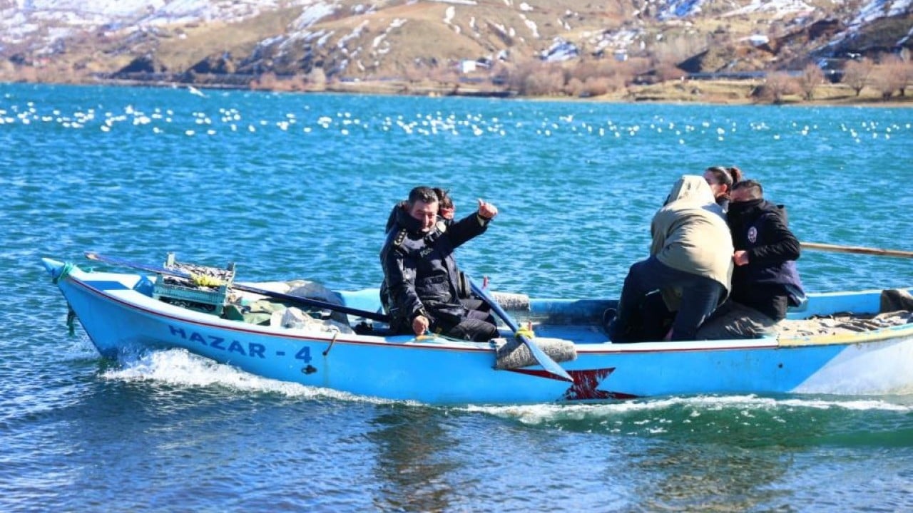 Foto - Polisin şefkat eli martı ve tavşanlara uzandı