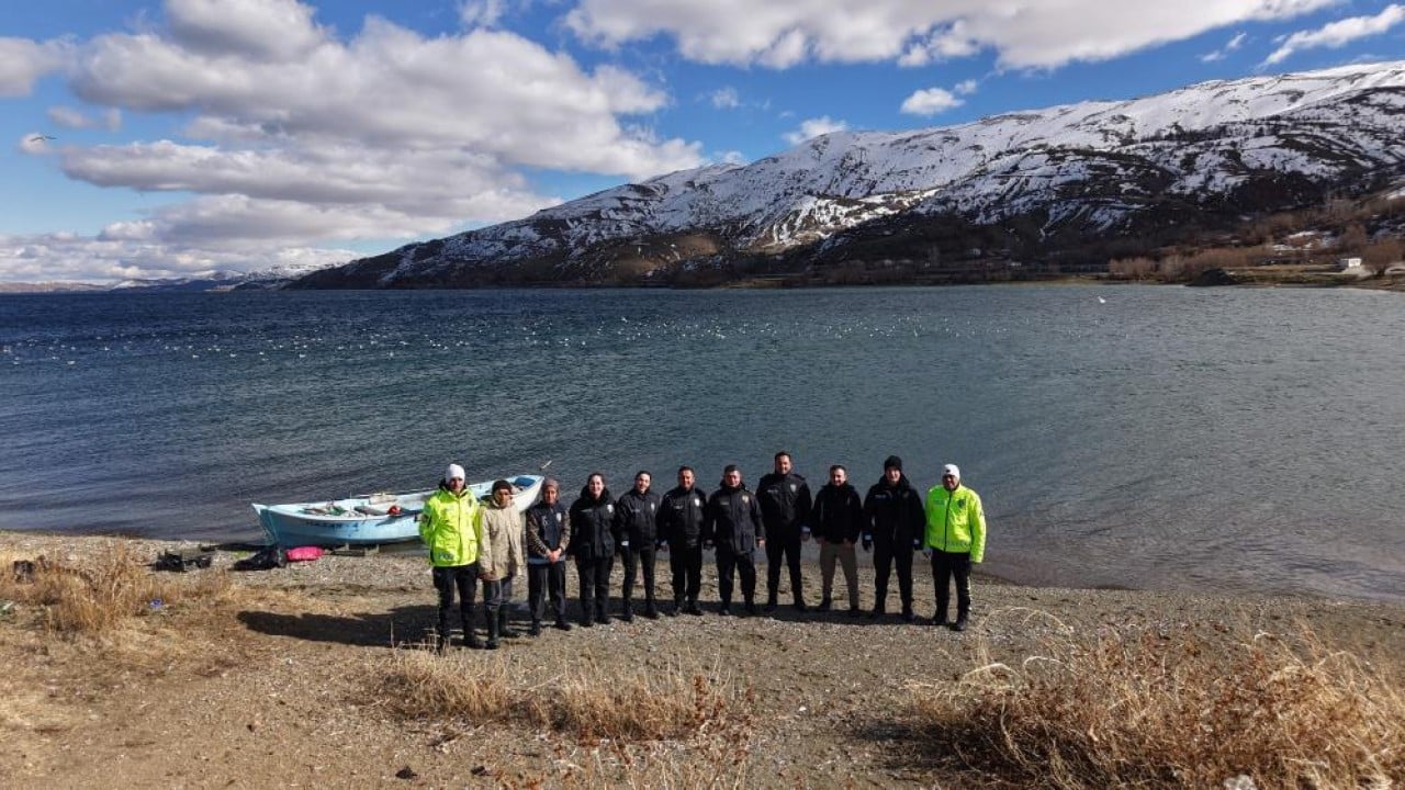 Polisin şefkat eli martı ve tavşanlara uzandı