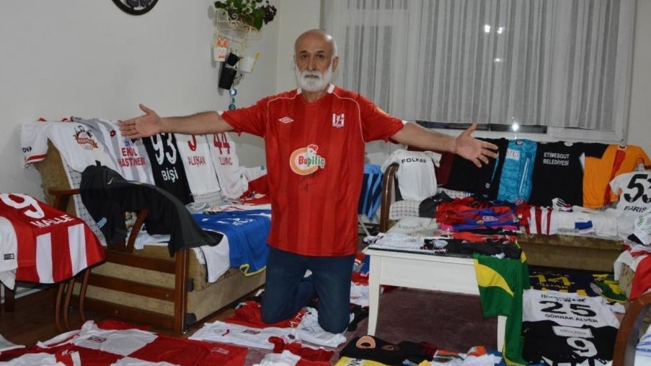 Profesyonel liglerden silinen takımların formaları bu evde yaşıyor! 300 parçalık efsane koleksiyon
