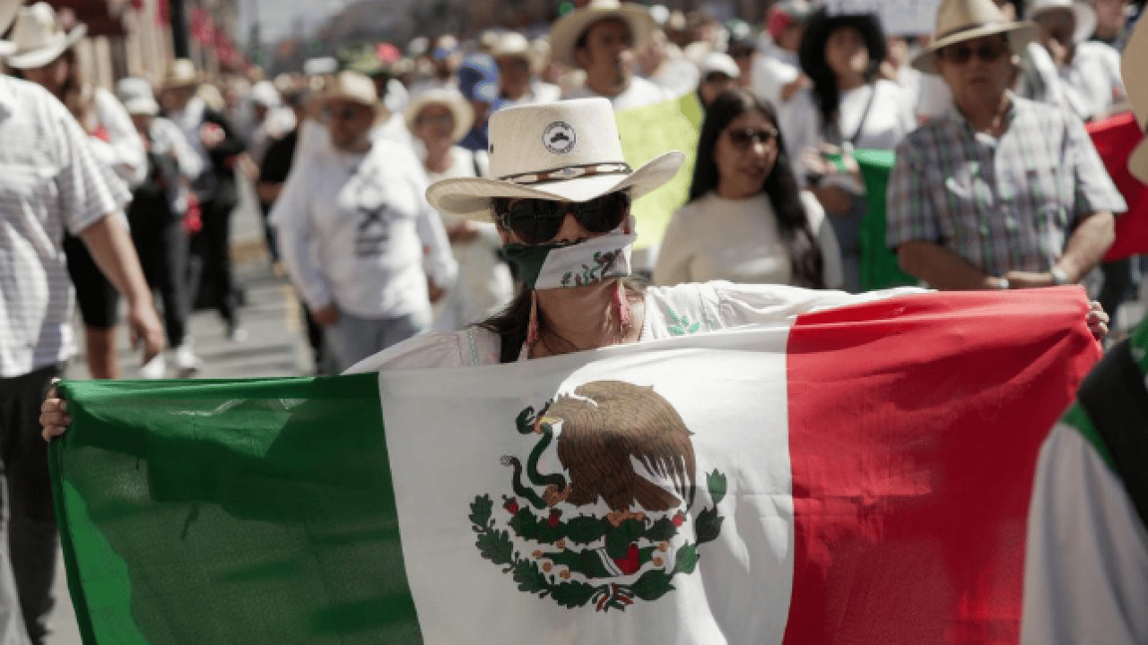 Foto - Protestolar o ülkeye sıçradı: Sokaklar savaş alanına döndü!