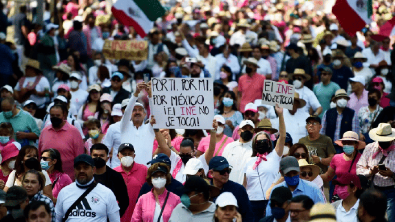 Foto - Protestolar o ülkeye sıçradı: Sokaklar savaş alanına döndü!