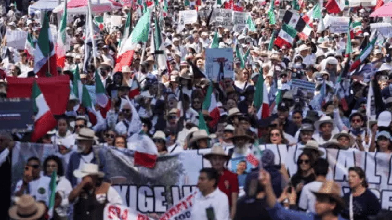 Protestolar o ülkeye sıçradı: Sokaklar savaş alanına döndü!