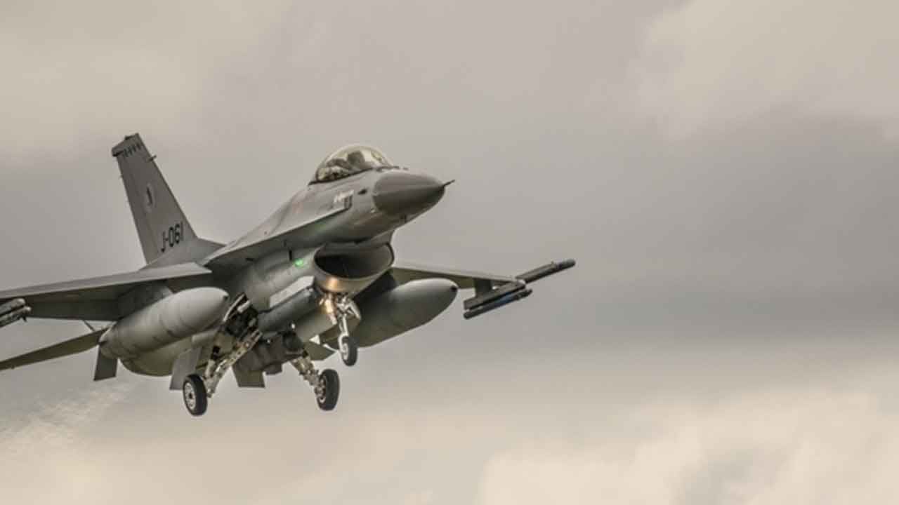 Foto - Radar izi acil durum ilan ettirdi: Savaş uçaklarına peş peşe havalanma emri verildi