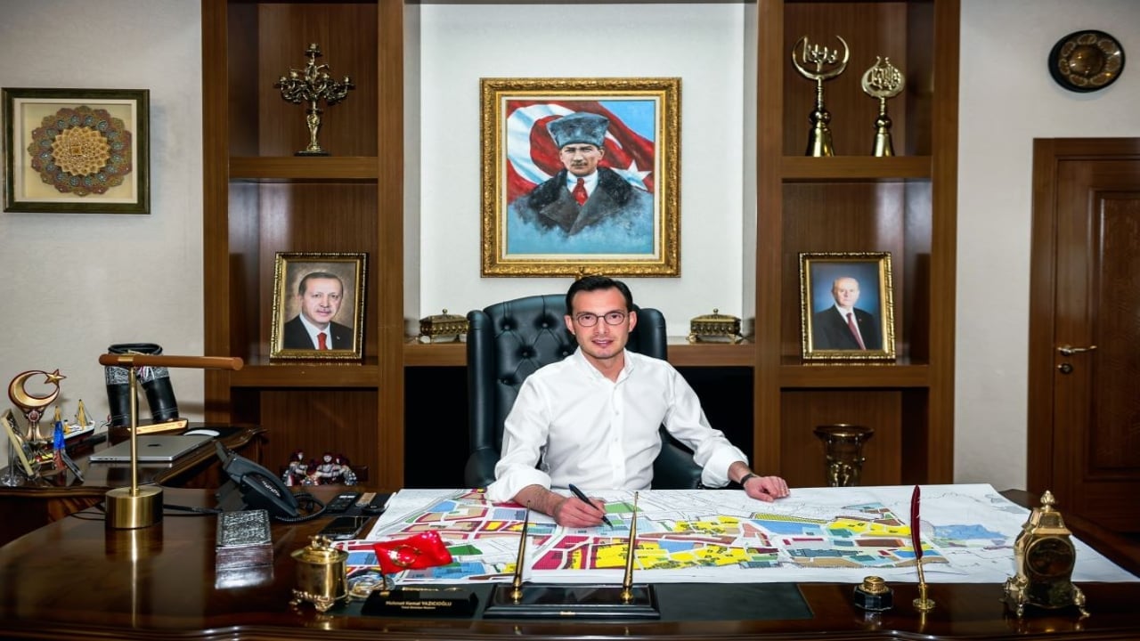 Foto - Rahmetli Recep Yazıcıoğlu’nun oğlu... Tokat Belediye Başkanı’na büyük şok