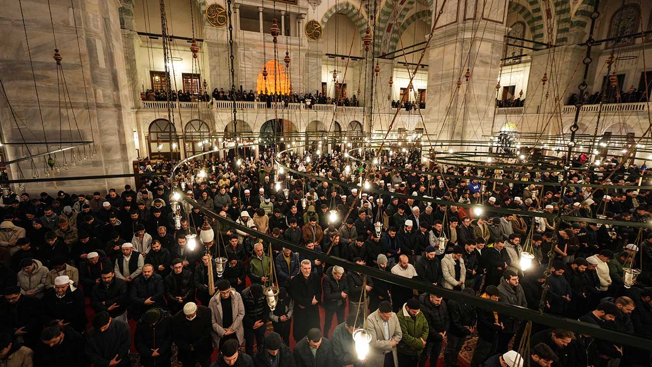 Foto - Ramazan geldi! İstanbul'da ilk teravih namazı kılındı