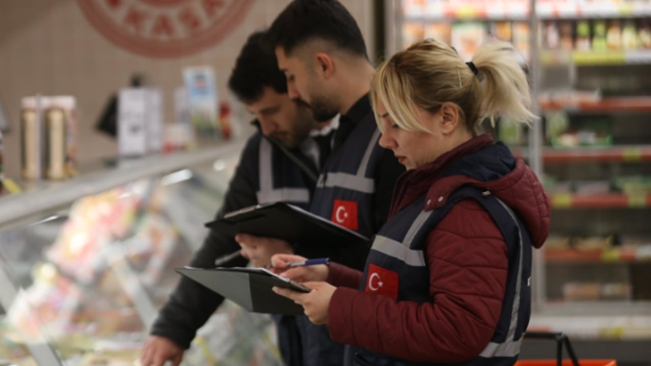 Foto - Ramazan öncesi stokçuya ve fahiş fiyata taviz yok! 81 ilde denetimler sıklaştırıldı: Haksız kazanç sağlayan işletmelere ağır ceza