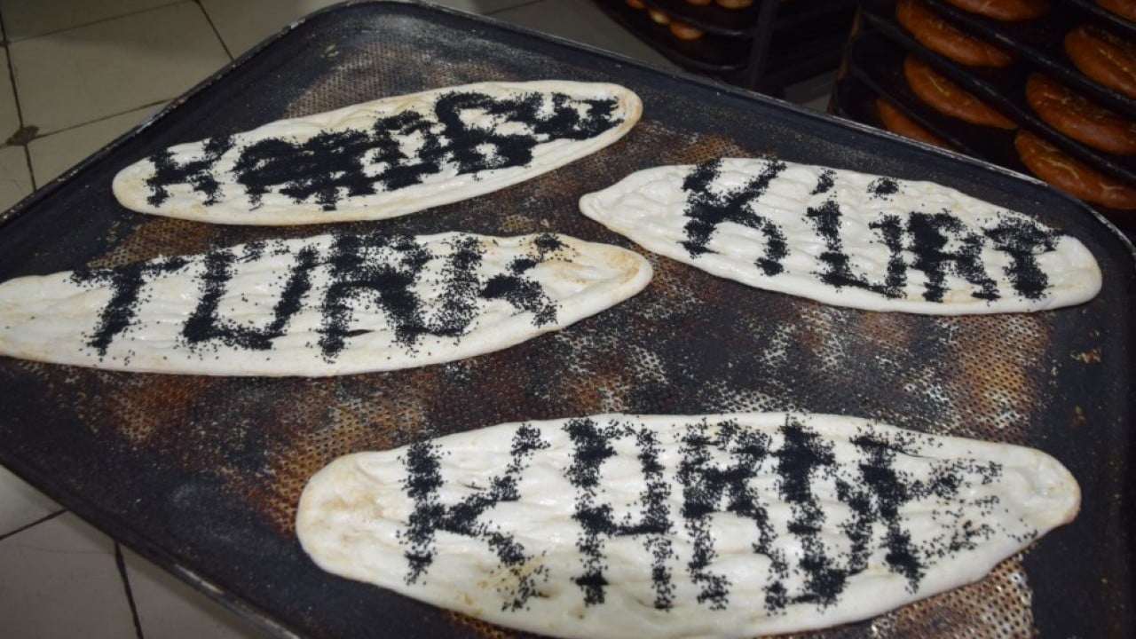 Ramazan pidesiyle 'kardeşlik' mesajı verdi