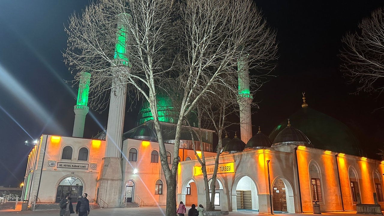 Foto - Ramazan’da ziyaretçi akını! Veysel Karani Türbesi’nde manevi yoğunluk